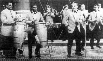 Martin Quñones,Rafael Cortijo,Kito Vèlez,Mario Cora,Voz Falsete,Eddie Pèrez,Roberto Roena,Sammy Ayala y vocalizando el Sonero Mayor Ismael MAELO Rivera