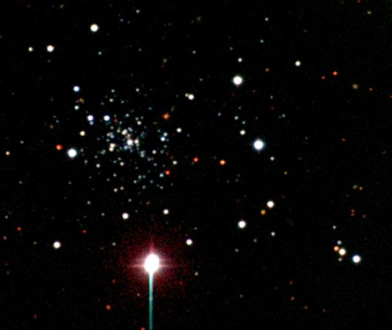 Conjunto de estrellas del cmulo Siegel, en el que se aprecian estrellas de diversos colores. Tomada de www.astrored.org