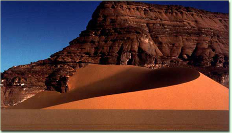 Distintos paisajes desrticos en una misma imagen